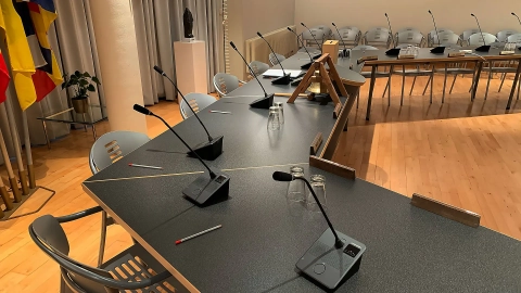 Conferentie installatie Gemeente Rotterdam remote control CT-AV audiovisuele inrichters