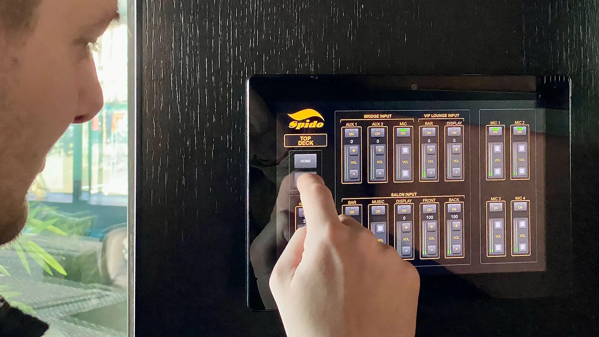 Geluidsinstallatie Spido Rotterdam wandpaneel remote control CT-AV audiovisuele inrichters