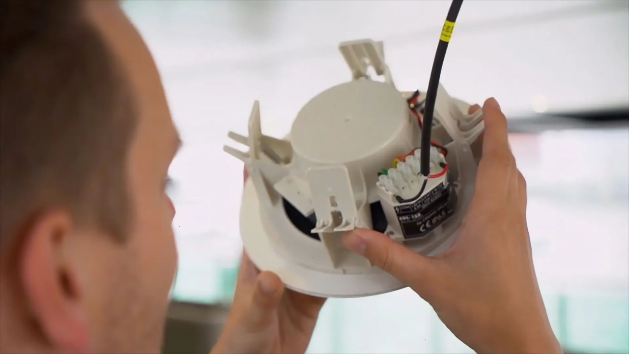 Installatie geluid restaurant La Cocotta Gaderingen Hoogvliet plafond CT-AV audiovisuele inrichters