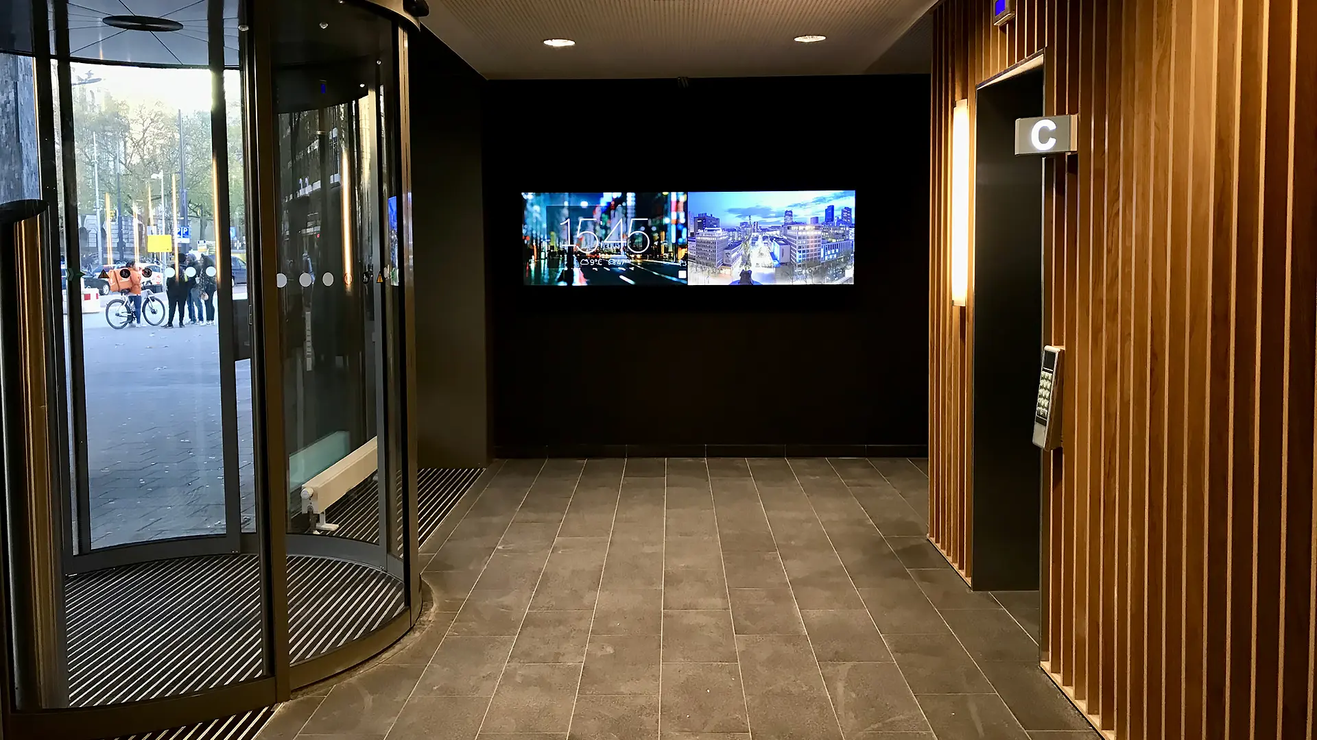 Narrowcasting bedrijfsgebouwen presentatieruimtes verzamelgebouwen hubs CT-AV audiovisuele inrichters Rotterdam