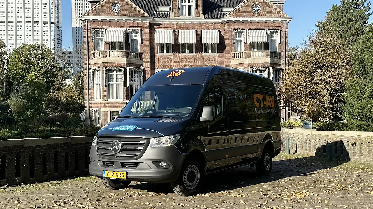 Zero emissie 100 impact bedrijfswagen in park CT-AV de audiovisuele inrichters Rotterdam beeld licht geluid Rottedam Hoogvliet